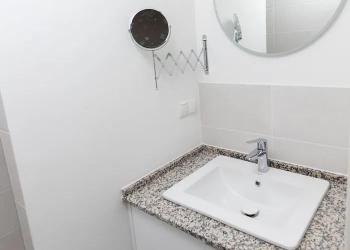 Private 1br Value W Kitchenette And Walk To Tram Viena