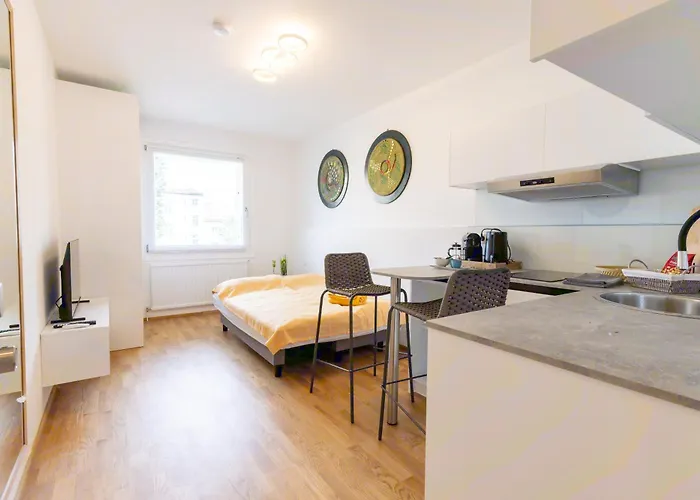 Private 1br Value W Kitchenette And Walk To Tram Apartamento