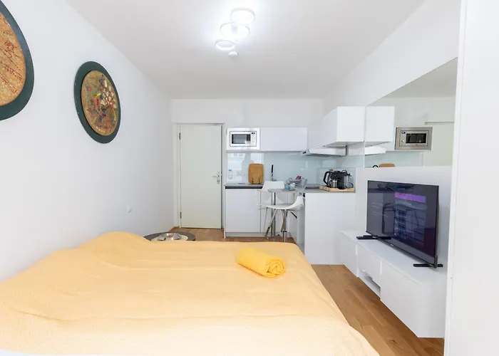 Apartamento Private 1br Value W Kitchenette And Walk To Tram Viena