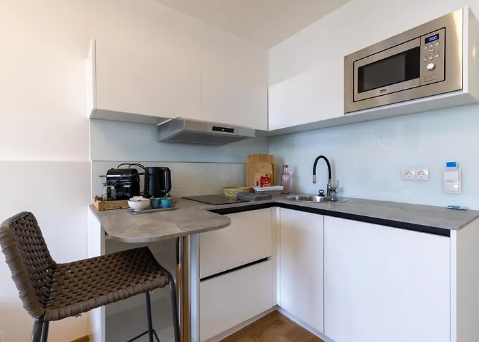 Private 1br Value W Kitchenette And Walk To Tram