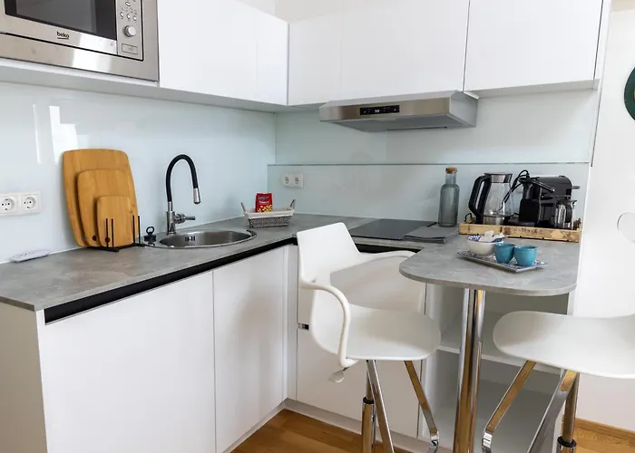Private 1br Value W Kitchenette And Walk To Tram Apartamento *